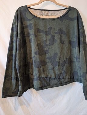 Earth Republic Yoga Athleisure Camo Print Long Sleeve Tee - Olive Green Camoufla
